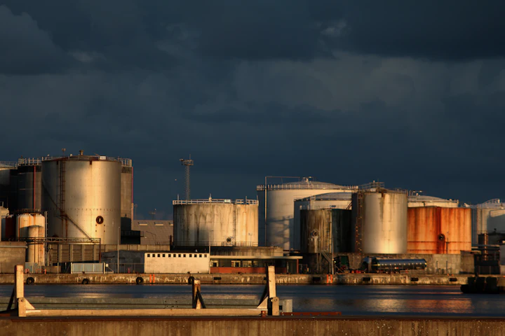 Industrial refinery process plant at dusk